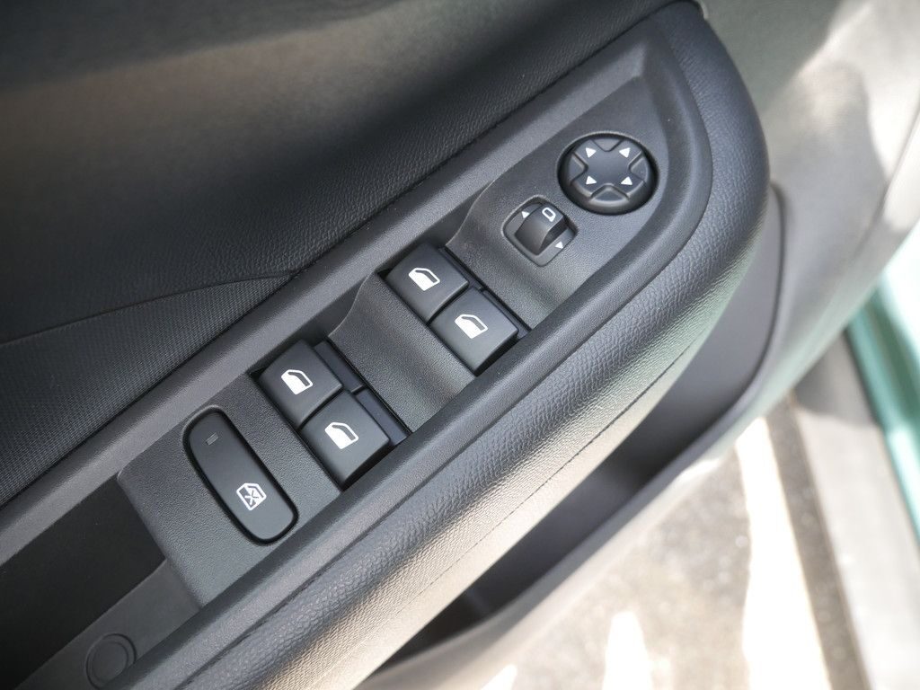 OPEL Frontera 1.2 Edition PDC SHZ KAMERA NAVI LED — Bild 7 von 18